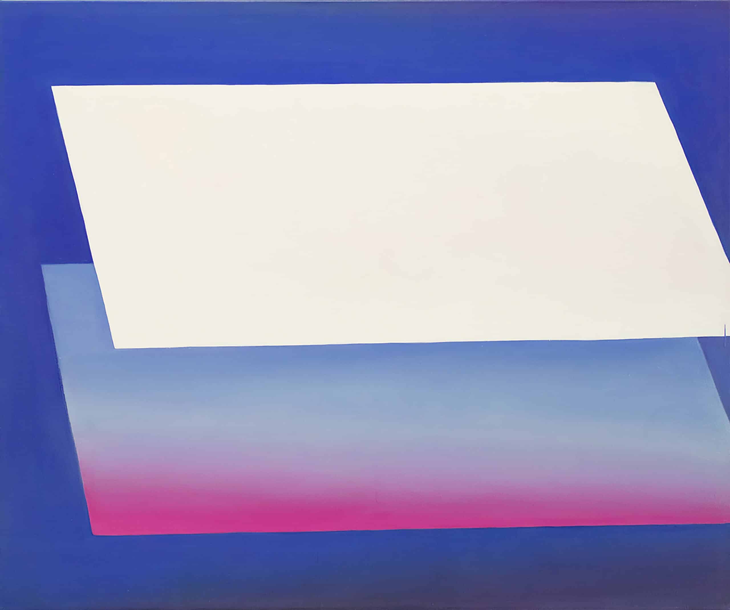 Pintura de formas romboidales superpuestas en blanco y azul que se difuminan en rosa sobre un rico fondo azul. Por Nam Duc Nguyen: Un Segundo Horizonte 180x150cm 2022