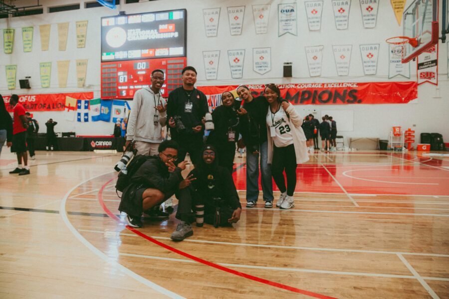 Jovens do Kickback fotografam o Canada Basketball Nationals: Destaque para a próxima geração de fotógrafos esportivos