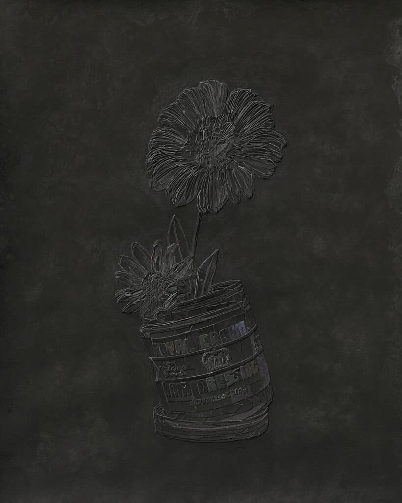 Arte collage de flores en un tarro en tonos negros sobre fondo negro por YoYo Lander. Collage de flores sin título #4. 2023. Colección privada