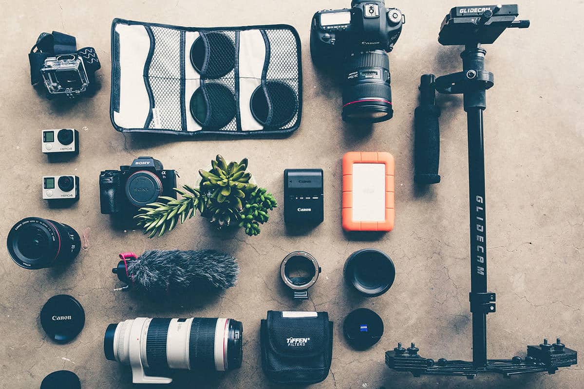El mejor soporte para fijar la cámara de fotos a la mochila o cinturón