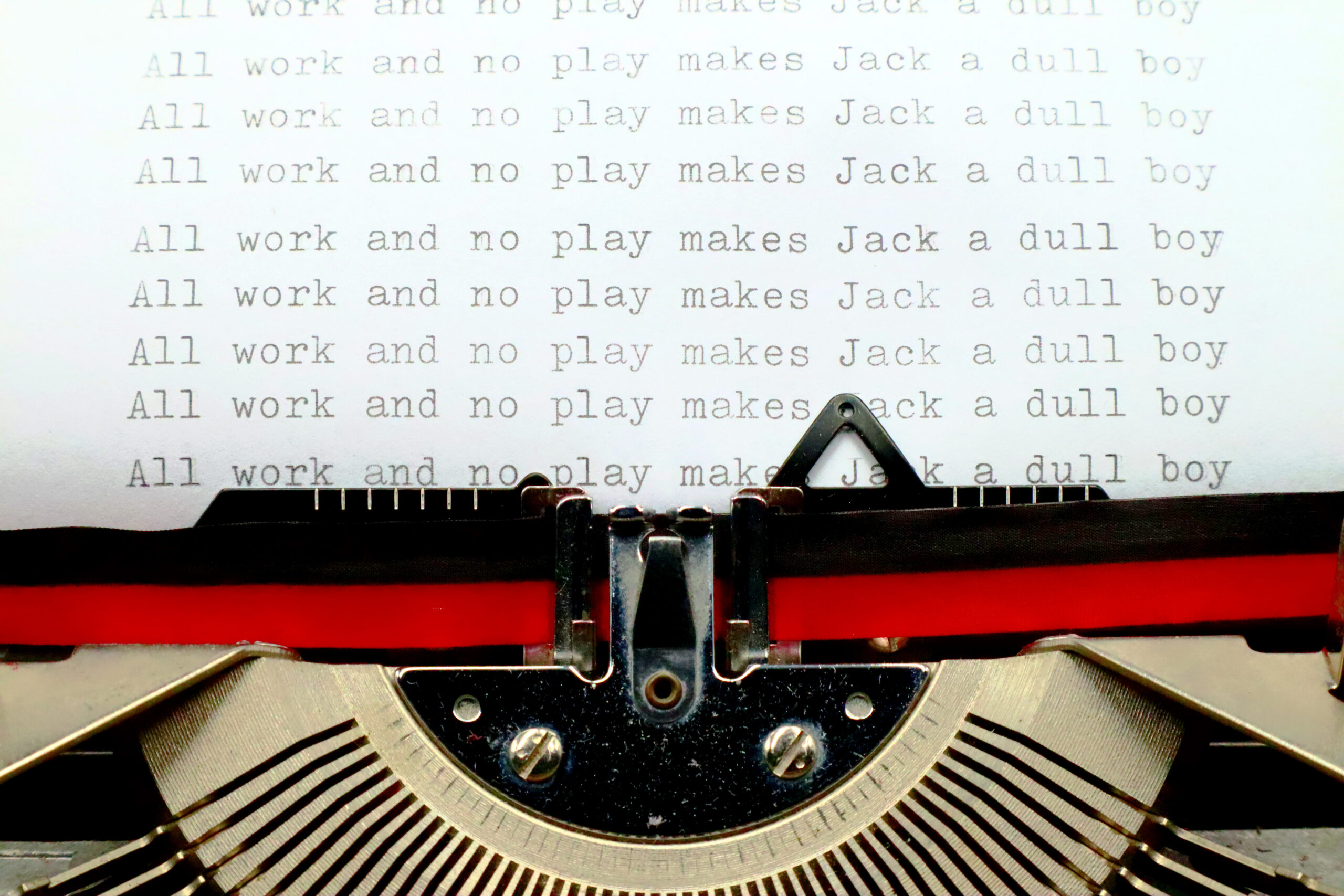 ALL WORK AND NO PLAY MAKES JACK A DULL BOY tapé avec une vieille machine à écrire vintage