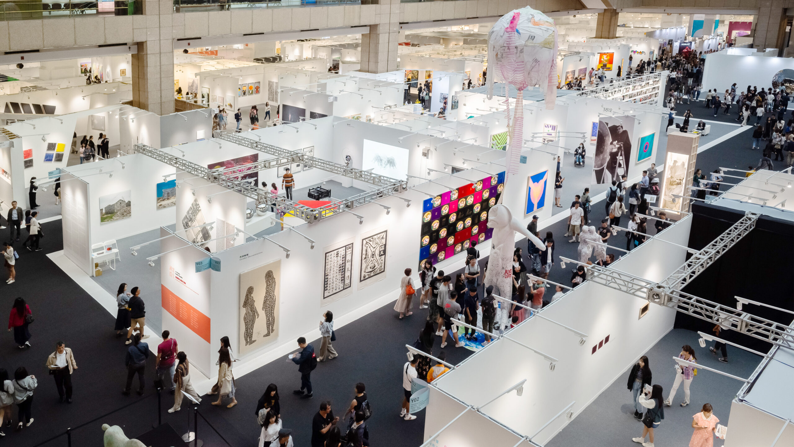 Foires d'art : Une passerelle vers les galeries, les conservateurs et les collectionneurs